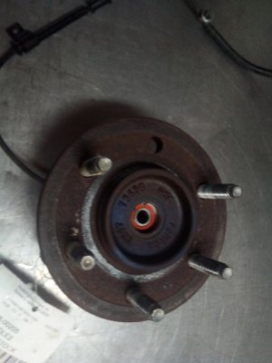 2010 Lincoln Navigator Front 6-Lug 4WD Hub Assembly (Used OEM)