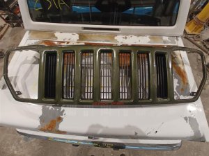 2008-2012 Jeep Liberty Green Painted Grille (Used OEM)