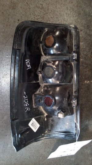 2004-2006 GMC Yukon Tail Light - Right (Passenger) (Used OEM)