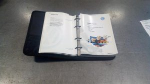 2000 Volkswagen Passat Owners Manual (Used OEM)