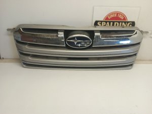 2013-2014 Subaru Outback Chrome Upper Grille with Chrome Bar (Used OEM)
