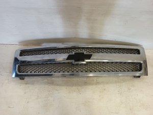 2012-2013 Chevrolet Silverado 1500 Chrome Chrome Surround Chrome Mesh Grille (Used OEM)