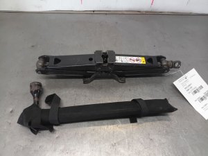 2011 Dodge Ram 1500 Scissor Jack with Tool Kit (Used OEM)