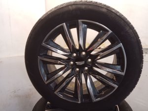 2021-2026 GMC Yukon Black 22x9 12-Spoke Machined Gloss Black Alloy Wheel (Used OEM)