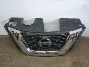 2017-2020 Nissan Rogue Black Grille with Surround View Camera and Emergency Braking Openings (Used OEM)