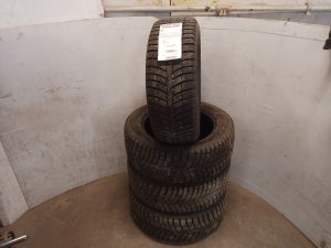 2004-2007 Ford Freestar Tire (Used OEM)