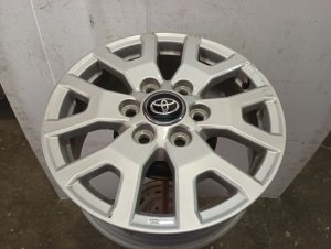 2024-2025 Toyota Tacoma Silver 17x7 6-Lug Silver Alloy Wheel (Used OEM)