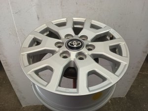 2024-2025 Toyota Tacoma Silver 17x7 6-Lug Silver Alloy Wheel (Used OEM)