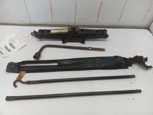 2007-2018 Jeep Wrangler Scissor Jack (Used OEM)