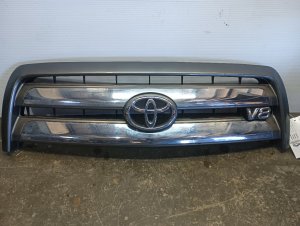 2004-2006 Toyota Tundra Gold Upper Grille (Used OEM)
