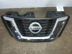 2017-2020 Nissan Rogue Black Textured Black and Chrome Grille Assembly with Emblem (Used OEM)