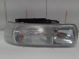 2000-2006 Chevrolet Suburban 2500 Headlight Assembly - Right (Passenger) (Used OEM)