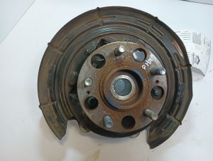 2010-2013 Hyundai Tucson Rear Stub Axle Spindle with Hub - Left (Driver) (Used OEM)
