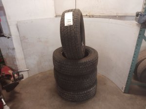 2000-2006 Mitsubishi Montero Vredestein Pinza 265/60R18 Tire (Used OEM)
