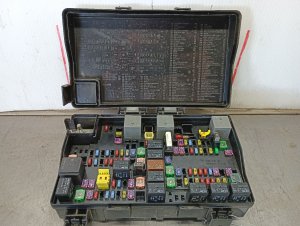 2018-2022 Jeep Grand Cherokee Fuse Box Assembly (Used OEM)