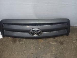 2003-2006 Toyota Tundra Gray Upper Grille (Used OEM)