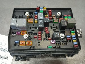 2024-2025 GMC Sierra 2500 HD Engine Compartment Fuse Box (Used OEM)