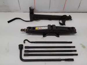 2019-2024 Ram 1500 Classic Scissor Jack (Used OEM)