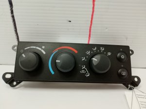 2006 Mitsubishi Raider HVAC Control (Used OEM)