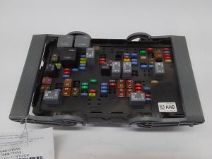 2010-2014 GMC Yukon XL 1500 Engine Fuse Box (Used OEM)