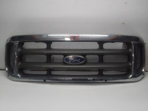1999-2004 Ford F-550 Super Duty Chrome Grille with Chrome Surround and Painted Insert (Used OEM)