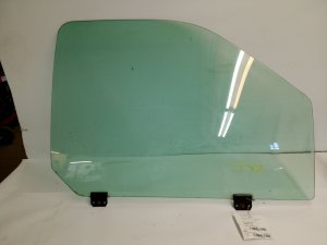 2000-2005 Ford Excursion Door Glass - Front, Right (Passenger) (Used OEM)