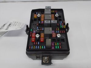 2021-2023 GMC Sierra 3500 Engine Fuse Box (Used OEM)