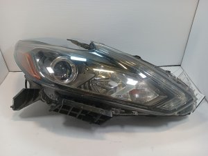 2016-2018 Nissan Altima LED Headlight Assembly - Right (Passenger) (Used OEM)
