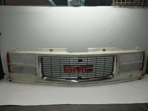  GMC C3500HD White Grille with Chrome Trim (Used OEM)