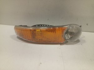 2001-2006 GMC Yukon Headlight Assembly - Right (Passenger) (Used OEM)
