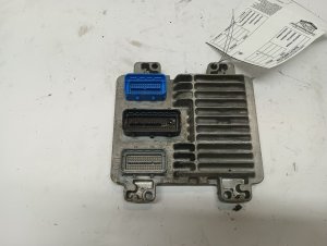 2004-2005 GMC Sierra 2500 HD Engine Control Module (ECM) (Used OEM)