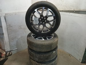 2023-2025 Chevrolet Blazer Black 20x8 6-Spoke Machined Gray Alloy Wheel (Used OEM)