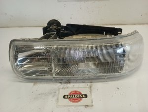 2000-2006 Chevrolet Suburban 2500 Headlight Assembly - Left (Driver) (Used OEM)