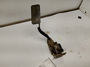 2001-2002 GMC Sierra 2500 HD Brake Pedal (Used OEM)