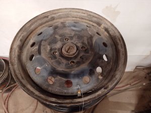 1993-2001 Nissan Altima Black 15x6 Steel Wheel (Used OEM)