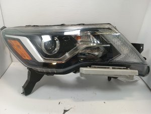 2017-2020 Nissan Pathfinder Headlight Assembly - Right (Passenger) (Used OEM)