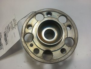 2015-2016 Mercedes-Benz C300 Hub Assembly (Used OEM)