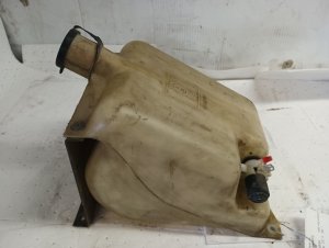 1993-2019 Kenworth T800 Washer Fluid Reservoir (Used OEM)