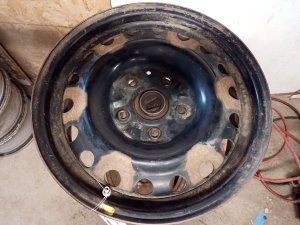 2009-2014 Volkswagen Routan Black 16x6.5 18-Hole Steel Wheel (Used OEM)