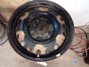 2009-2014 Volkswagen Routan Black 16x6.5 18-Hole Steel Wheel (Used OEM)