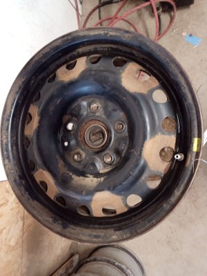 2009-2014 Volkswagen Routan Black 16x6.5 18-Hole Steel Wheel (Used OEM)