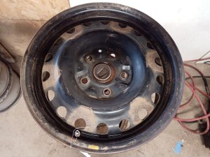 2009-2014 Volkswagen Routan Black 16x6.5 18-Hole Steel Wheel (Used OEM)