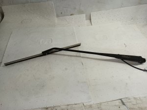 1988-2011 Freightliner FLD120 Windshield Wiper Arm - Right (Passenger) (Used OEM)