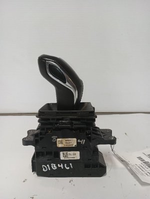 2019-2020 Cadillac XT4 Transmission Shift Lever (Used OEM)
