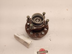 2011-2012 Kia Rondo Hub Assembly (Used OEM)