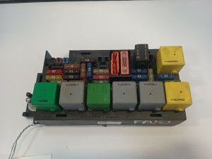 2006-2009 Mercedes-Benz ML350 Engine Fuse Box (Used OEM)