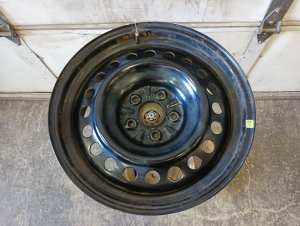 2014-2020 Nissan Rogue Black 17-inch Steel Wheel (Used OEM)