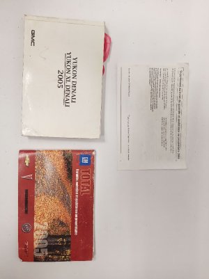 2005 GMC Yukon XL Owners Manual (Used OEM)