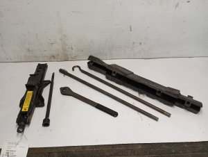 1995-1999 GMC C1500 Scissor Jack (Used OEM)