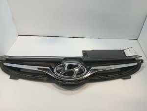 2014-2016 Hyundai Elantra Chrome Chrome and Black Grille (Used OEM)